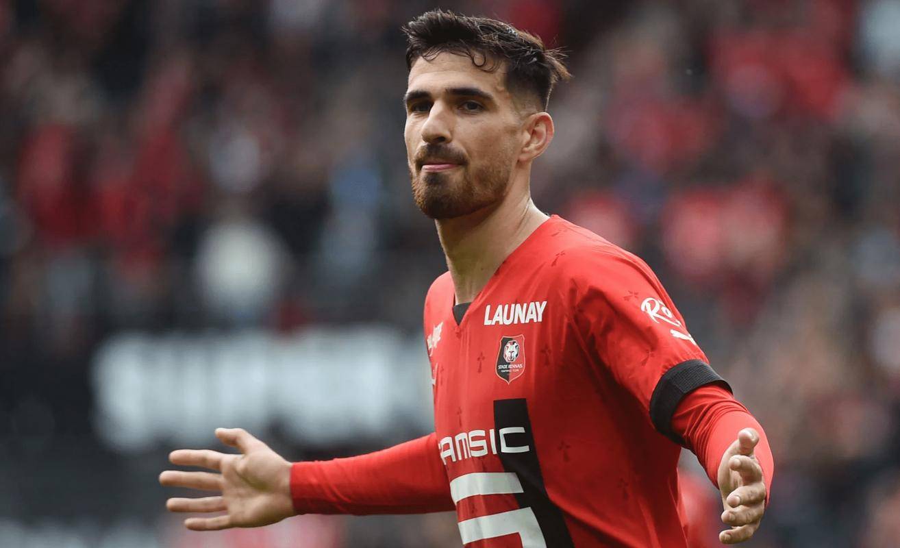 尼斯球员在法国联赛中顽强向前，势不可挡的简单介绍