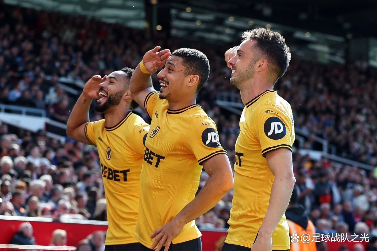 包含足坛热门战队表现抢眼，展现出色的实力和技术，成为焦点话题的词条