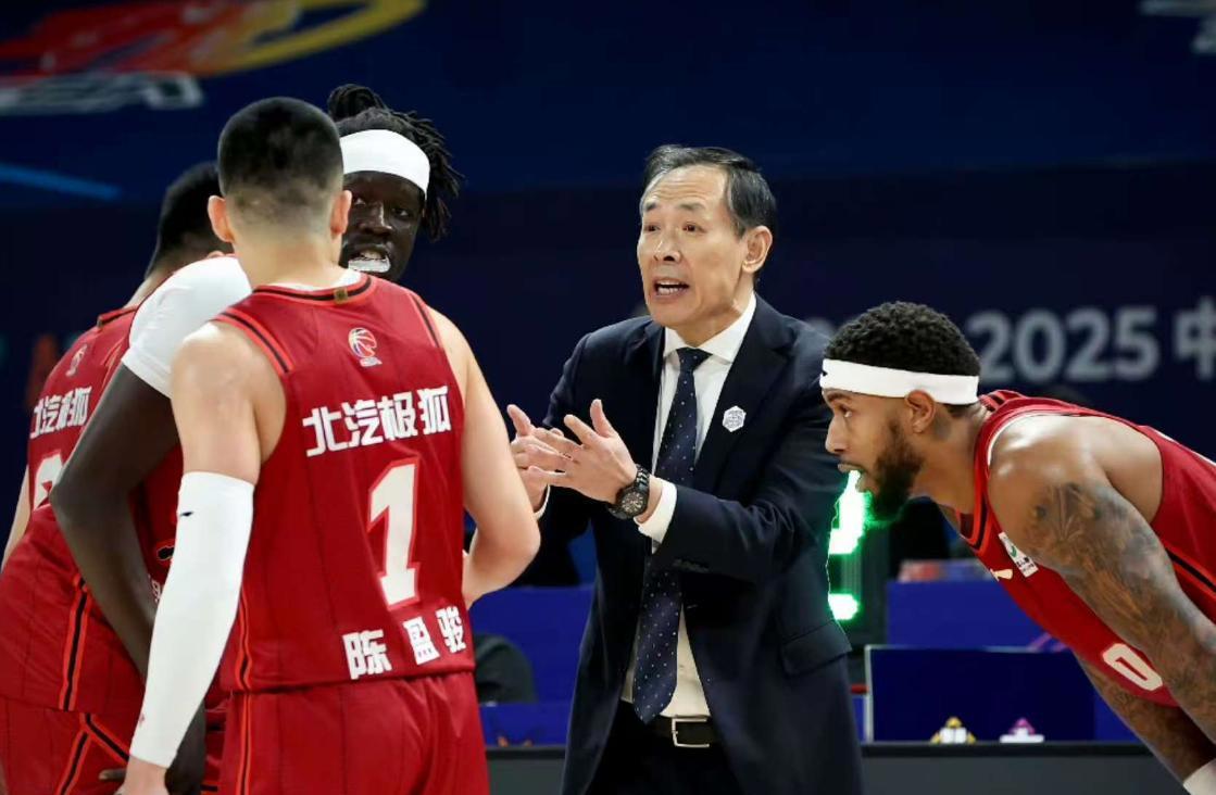 上海男篮逆袭淘汰北京首钢,晋级四强的简单介绍 上海男篮逆袭淘汰北京首钢,晋级四强的简单介绍