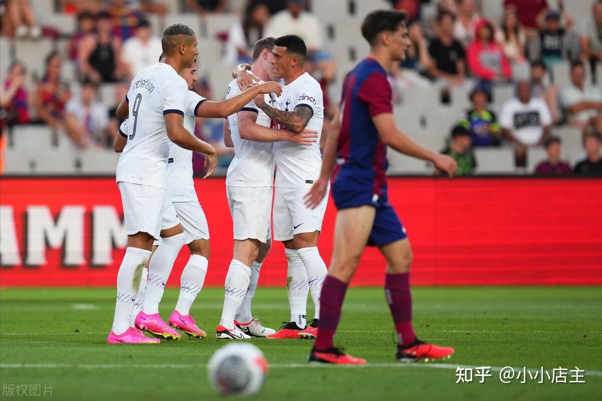 关于体育界焦点：足球明星对决势不可挡的信息