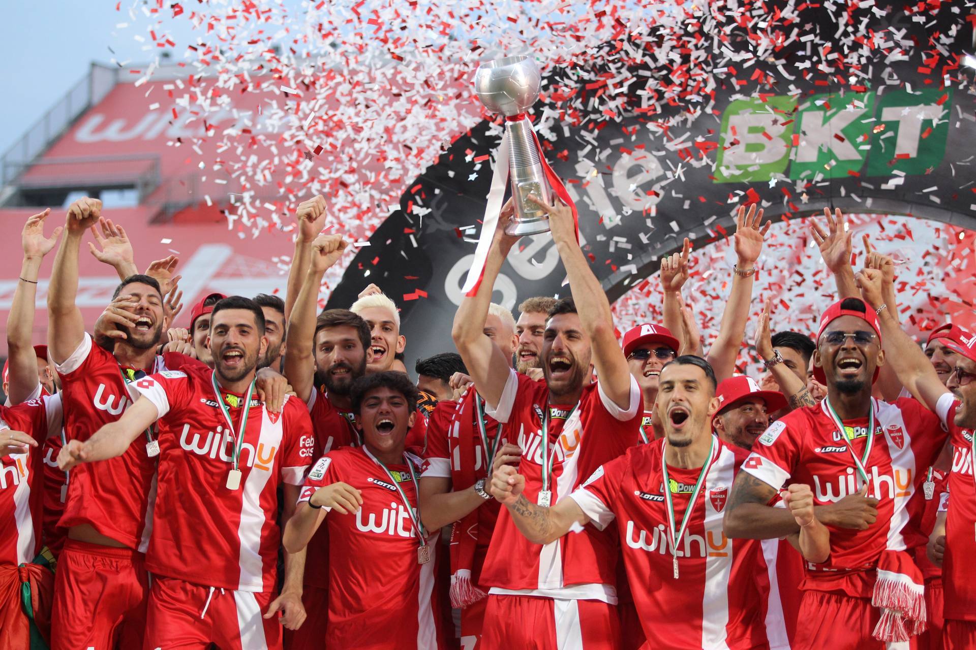 罗马备战下一场比赛，全队高昂斗志的简单介绍