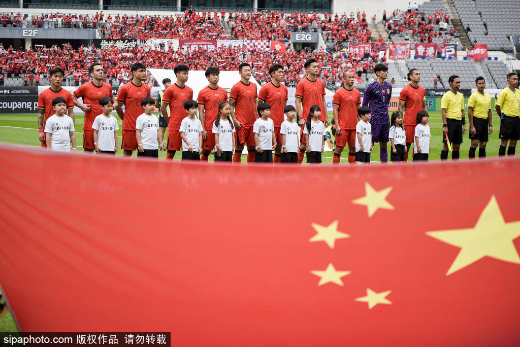 足球赛事颁奖典礼盛大举行,精彩回顾 足球赛事颁奖典礼盛大举行,精彩回顾