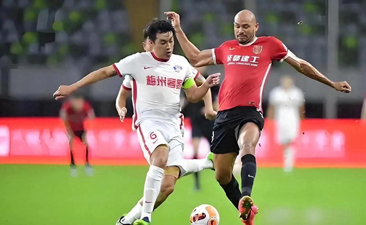 中超球员比赛状态神勇,堪称球场佼佼者 中超球员比赛状态神勇,堪称球场佼佼者