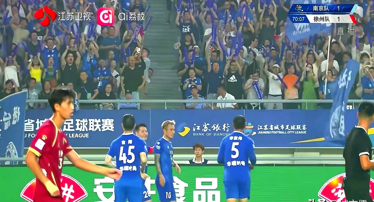 关于激战再起，东亚区域足球球队为胜利而拼尽全力的信息